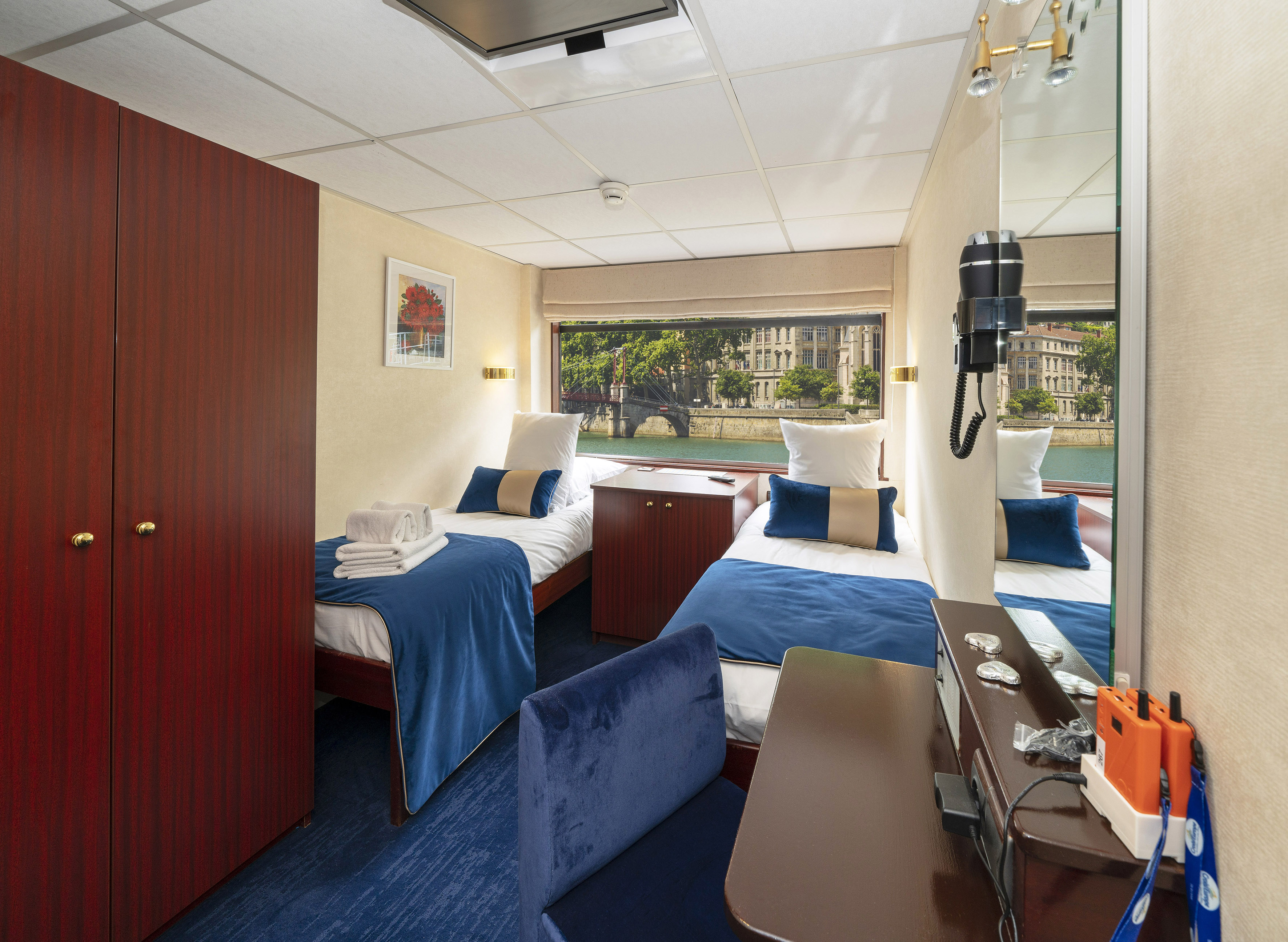 CroisiEurope MS Mistral Double Cabin 2.jpg